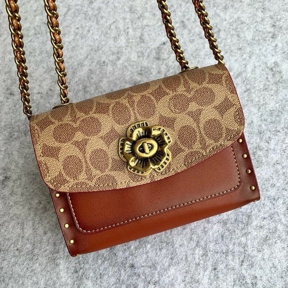 Rivets Snakeskin 18