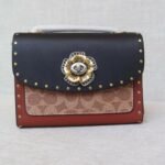 Rivets Snakeskin 18