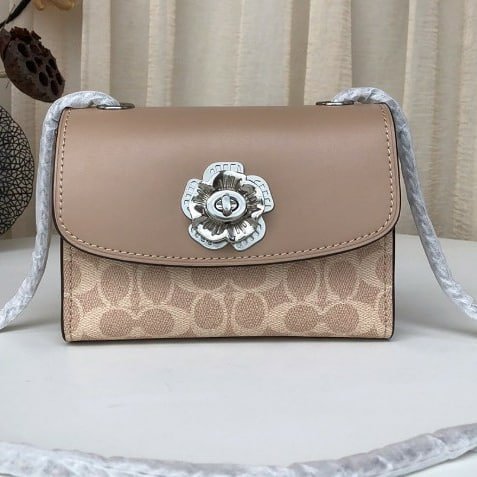 Rivets Snakeskin 18