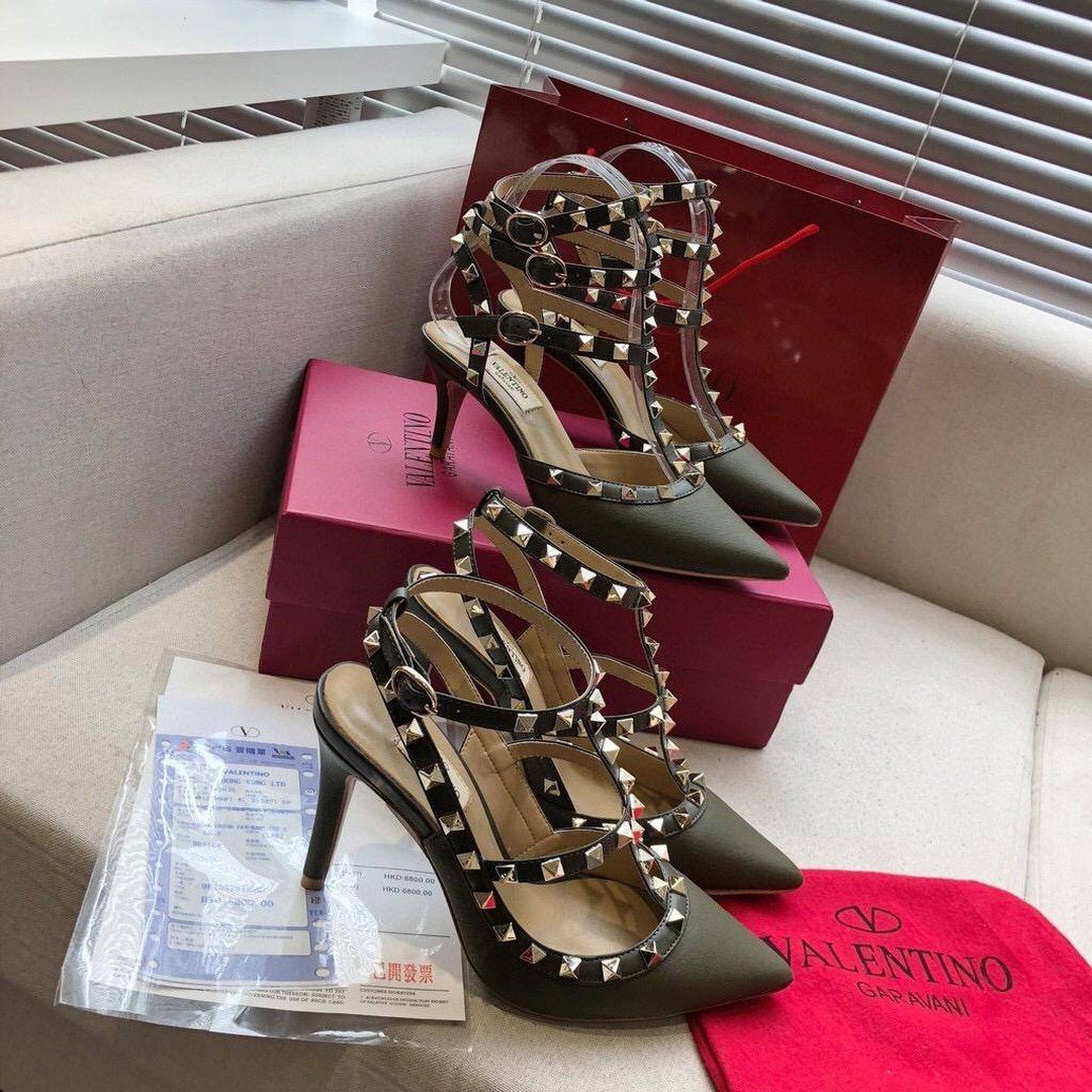 rockstud grainy calfskin pump 100 mm