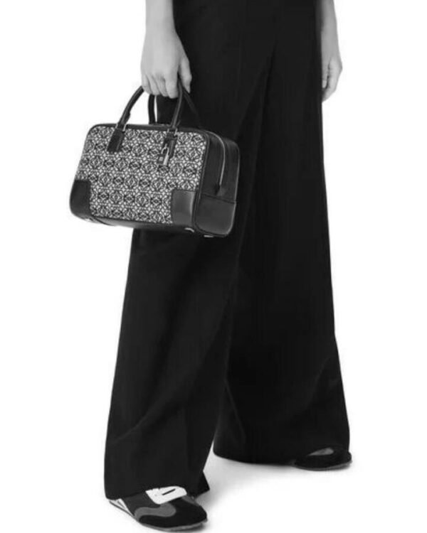 Loewe Amazona 23 In Anagram