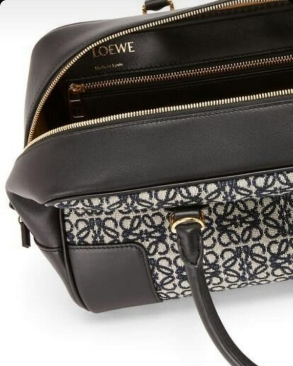 Loewe Amazona 23 In Anagram